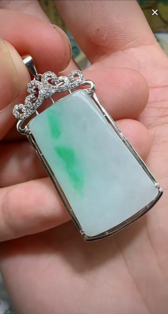 翡翠吊坠冰胶阳绿无事牌