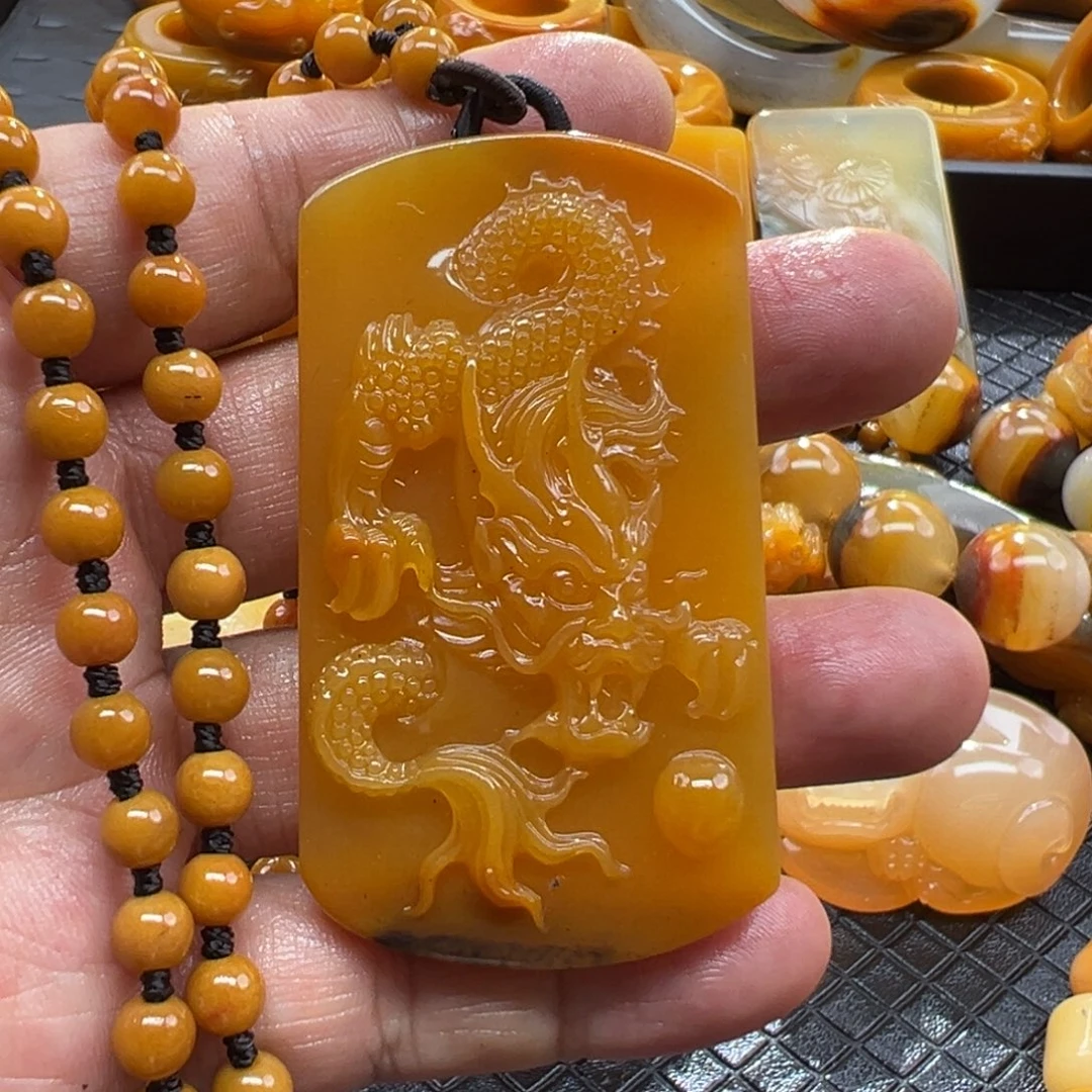 石英质玉未镶嵌颈饰