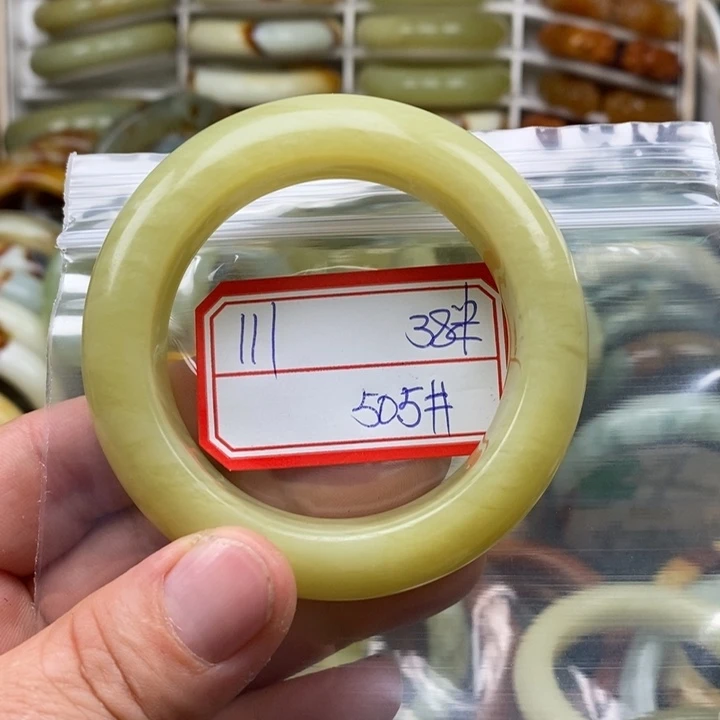 蛇纹石玉未镶嵌颈饰佩*子