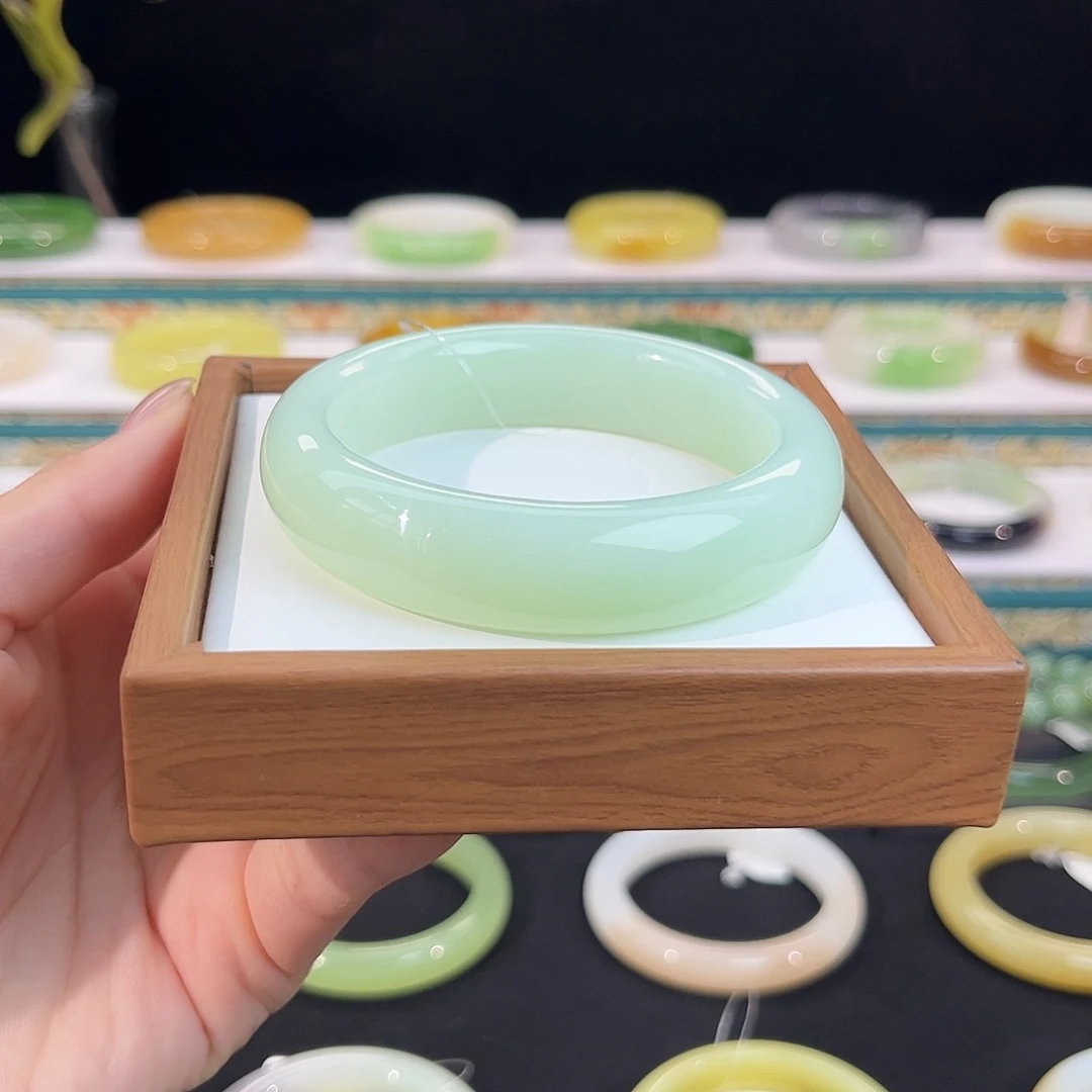 和田玉未镶嵌手镯肉底轮胎白底翠青