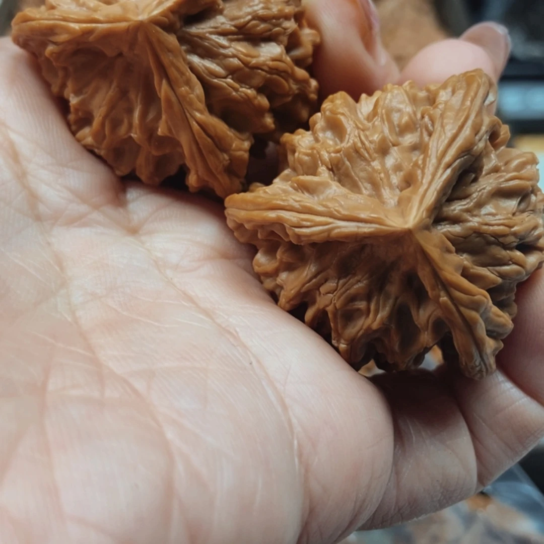 蛋***蛋吊坠文玩核桃盘山三棱核桃