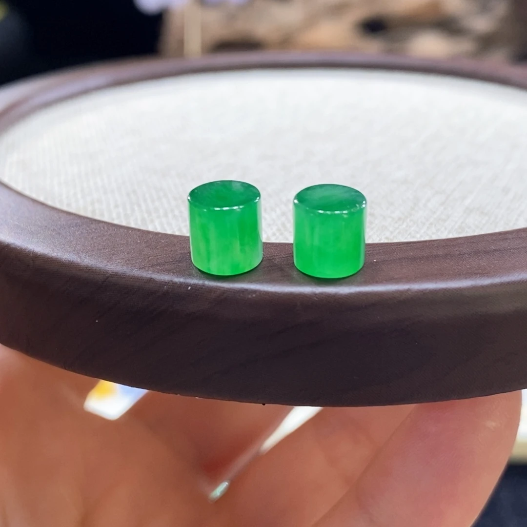 翡翠未镶嵌颈饰正冰浓阳绿桶珠一对