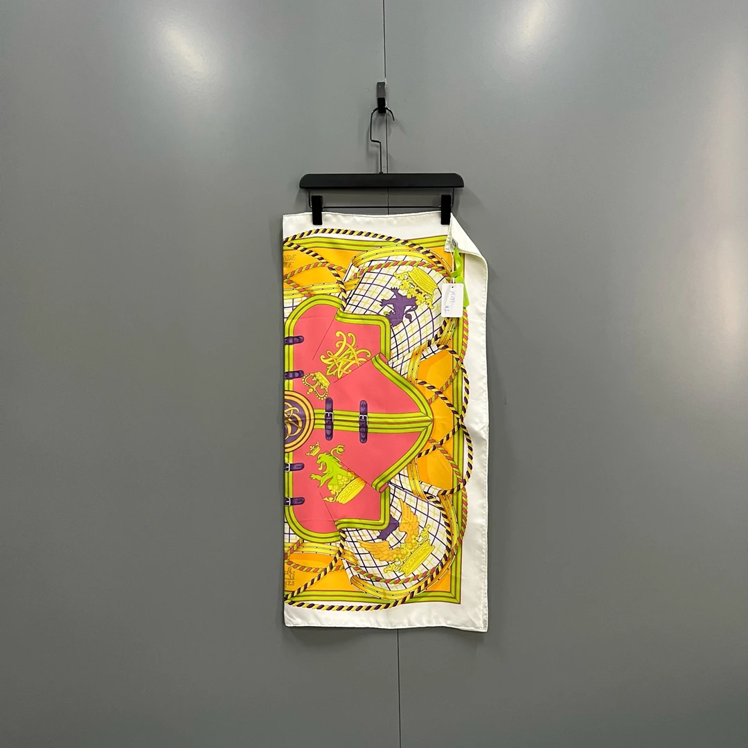 未使用 Hermes/爱马仕 zt4 图案印花丝巾 均码/原盒/609479