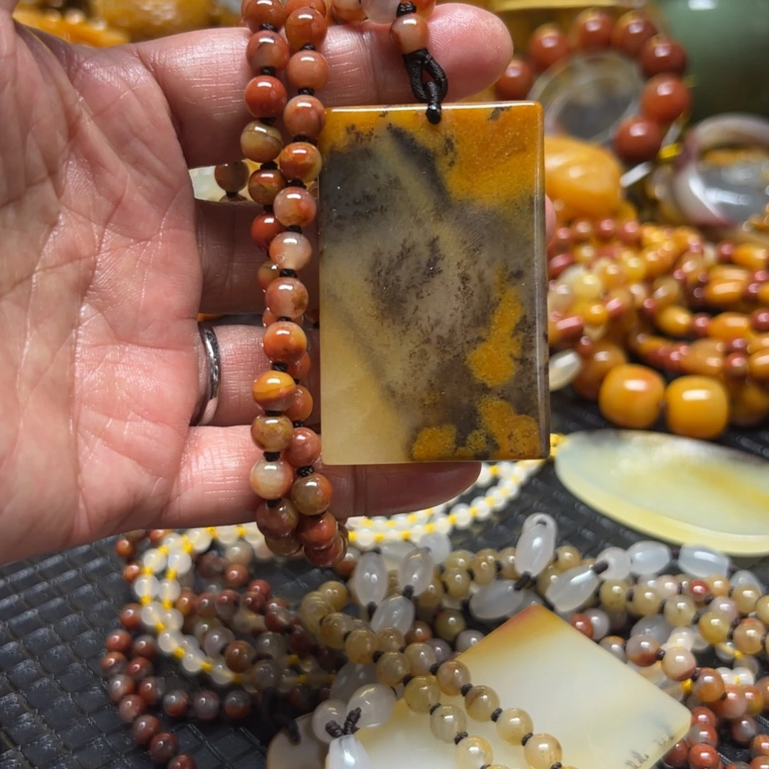 石英质玉未镶嵌颈饰