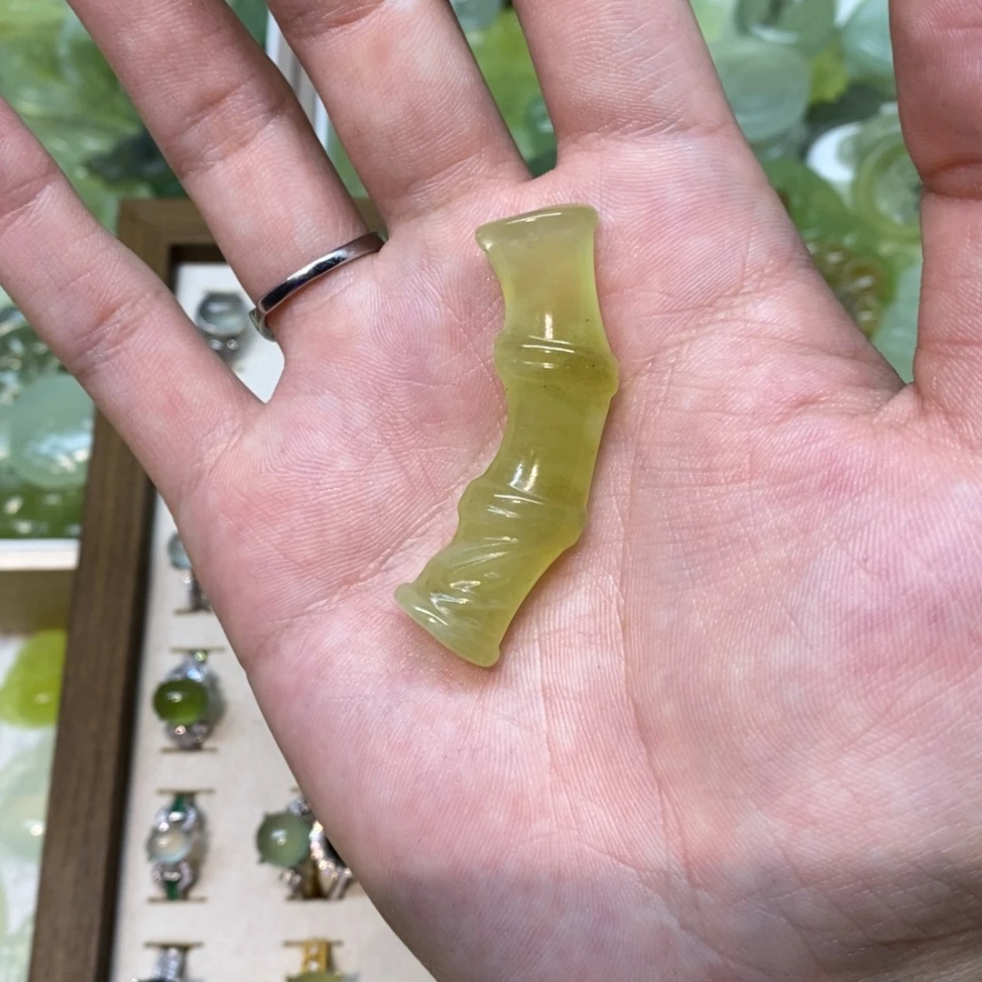 岫玉未镶嵌颈饰两单包邮