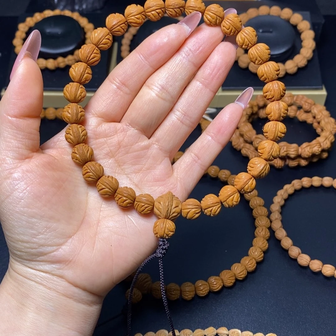 生***糖桃核吊坠秦岭文玩