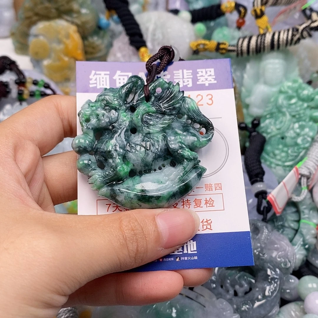 吊坠(不含链)未镶嵌翡翠