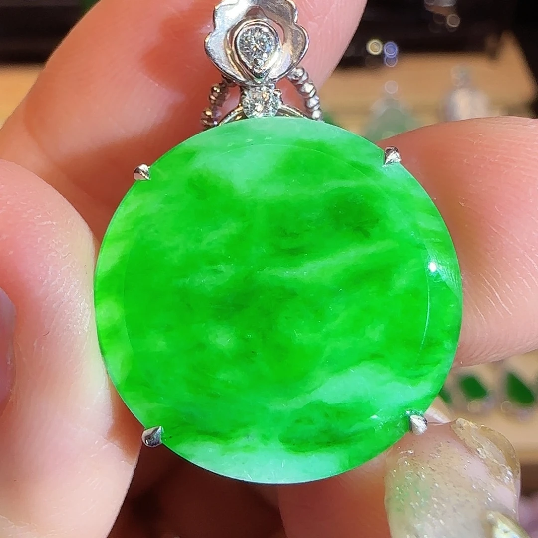 翡翠吊坠(不含链)18K金镶嵌