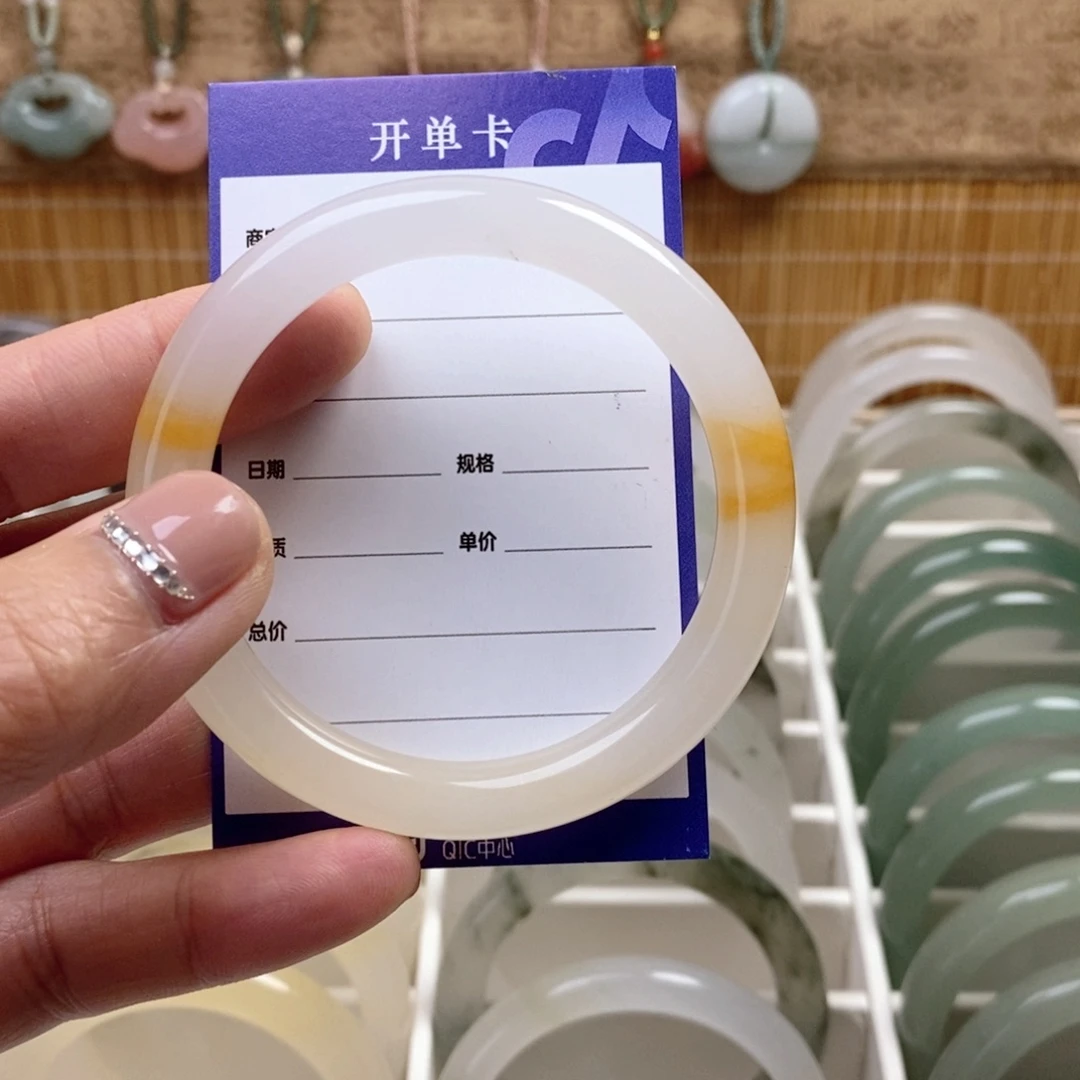 石英质玉未镶嵌手镯