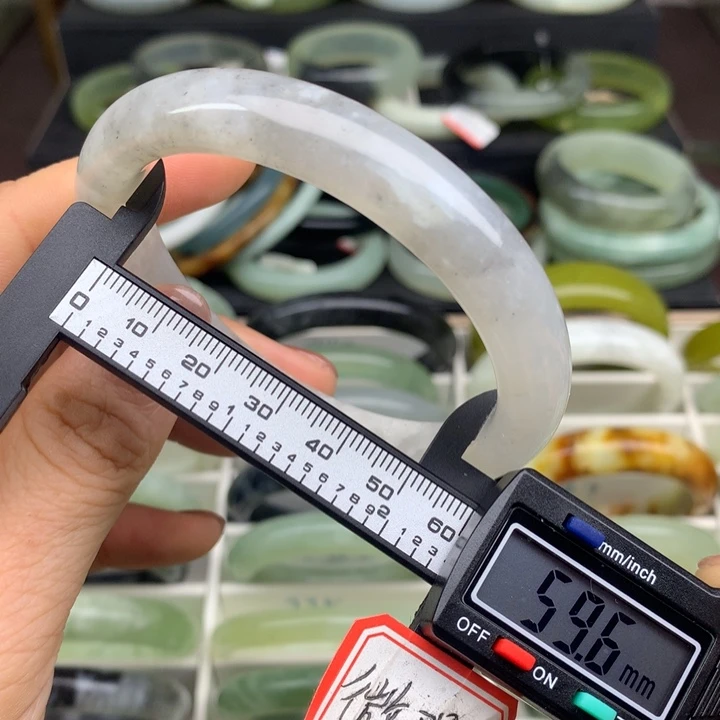 蛇纹石玉未镶嵌手镯748