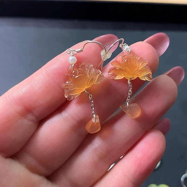 蛇纹石玉未镶嵌耳饰