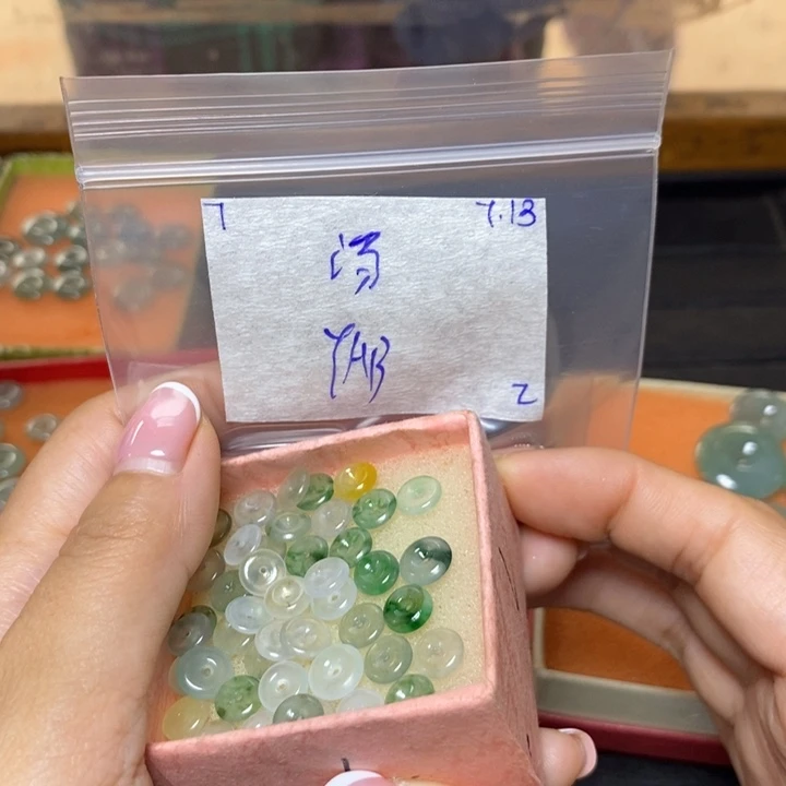 汤***圆定制翡翠未镶嵌不退