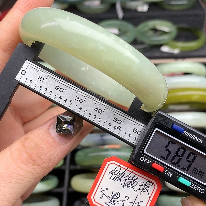 蛇纹石玉手镯未镶嵌585