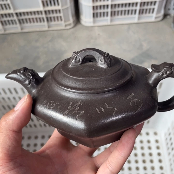 茶壶紫砂老厂紫砂壶一件。