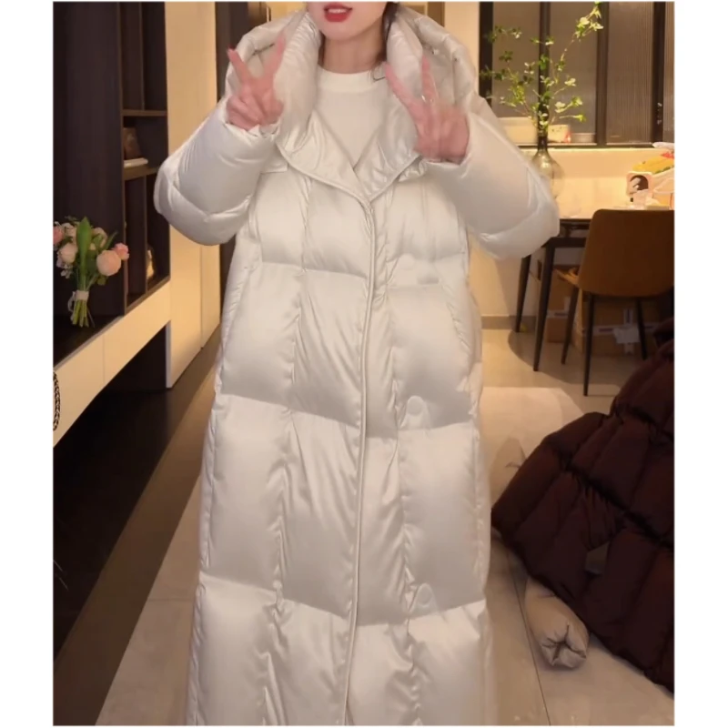 新款时尚长款过膝鹅绒服保暖外套宽松连帽面包服显瘦加厚羽绒服