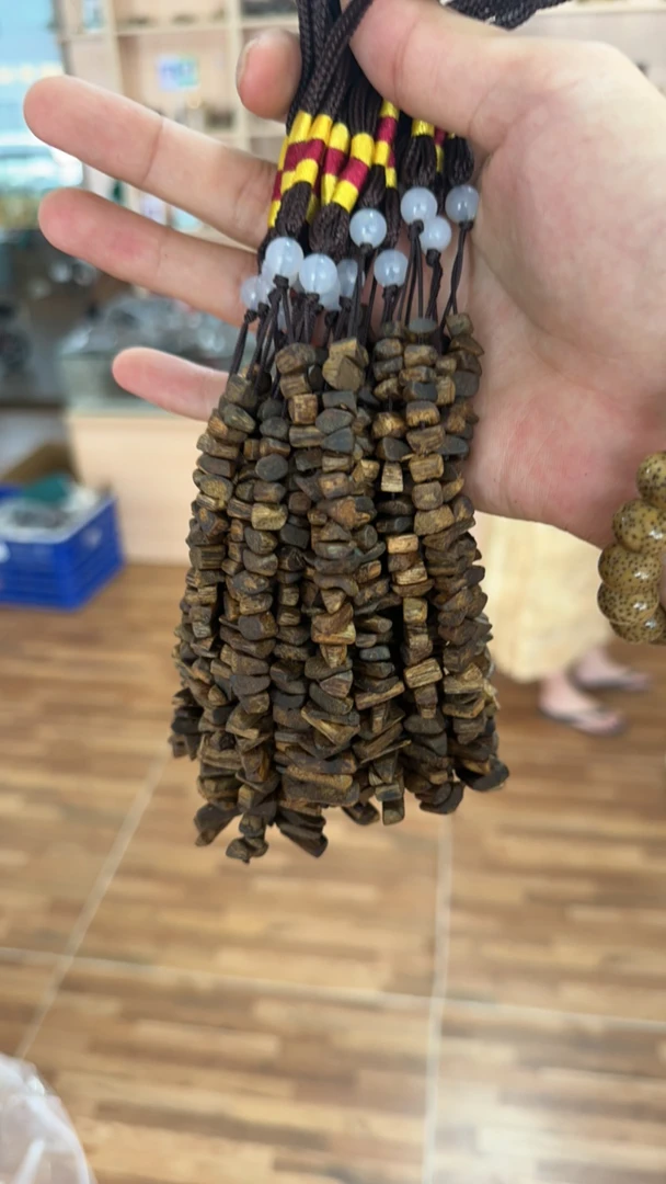 沉香海南莺歌绿棋楠车挂沉香吊坠多样性发一@@5-28-1