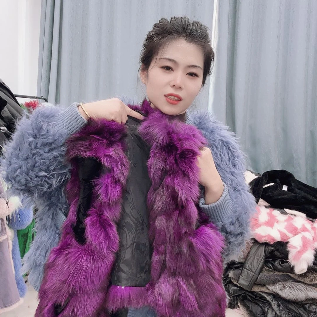 皮草搭配黑色西装外套