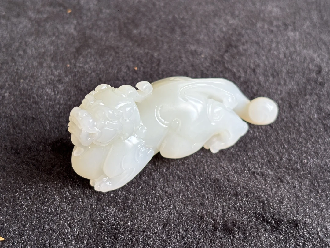 新疆且末天泰白玉貔貅把件