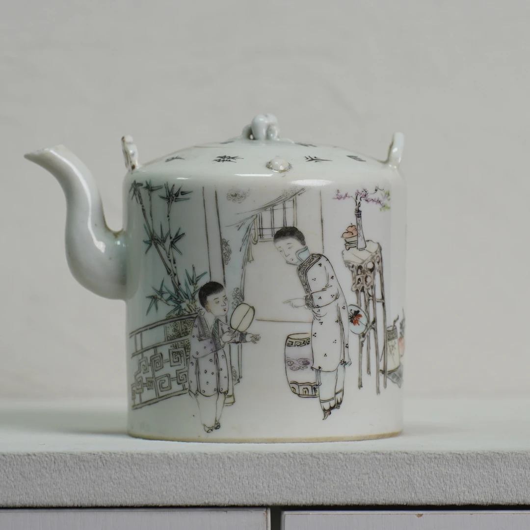 【民国】浅绛彩侍女教子图茶壶