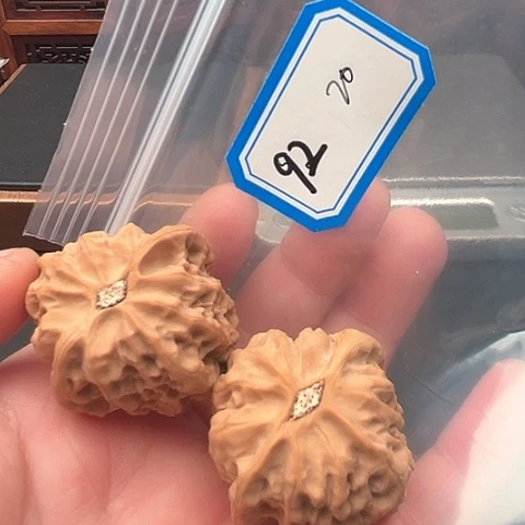 文玩核桃吊坠过*佛肚