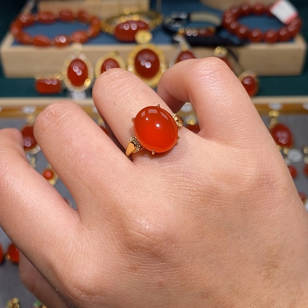 南红玛瑙18K金镶嵌戒指
