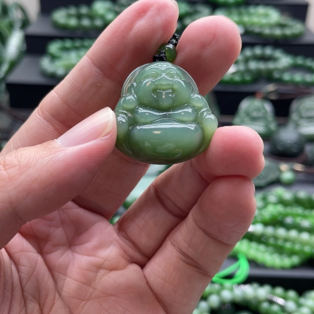 颈饰未镶嵌和田玉（碧玉）
