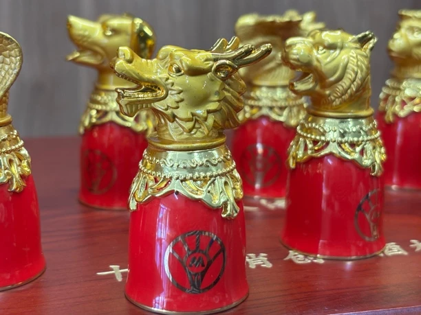 五粮液生肖酒具（陶瓷镀金工艺）*1只