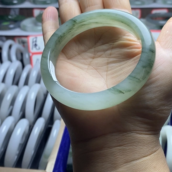 未镶嵌手镯石英质玉（天山翠）