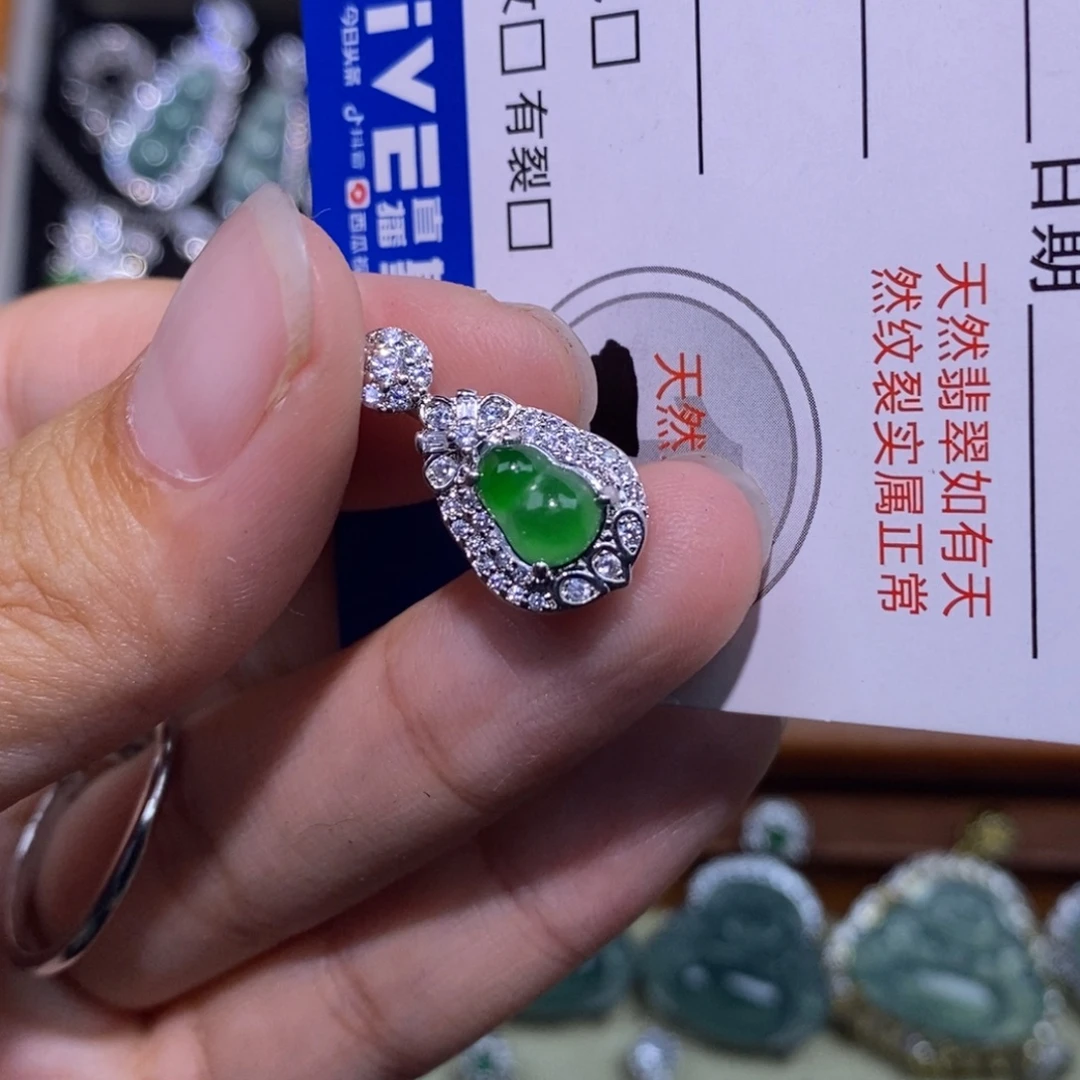 颈饰未镶嵌翡翠天然