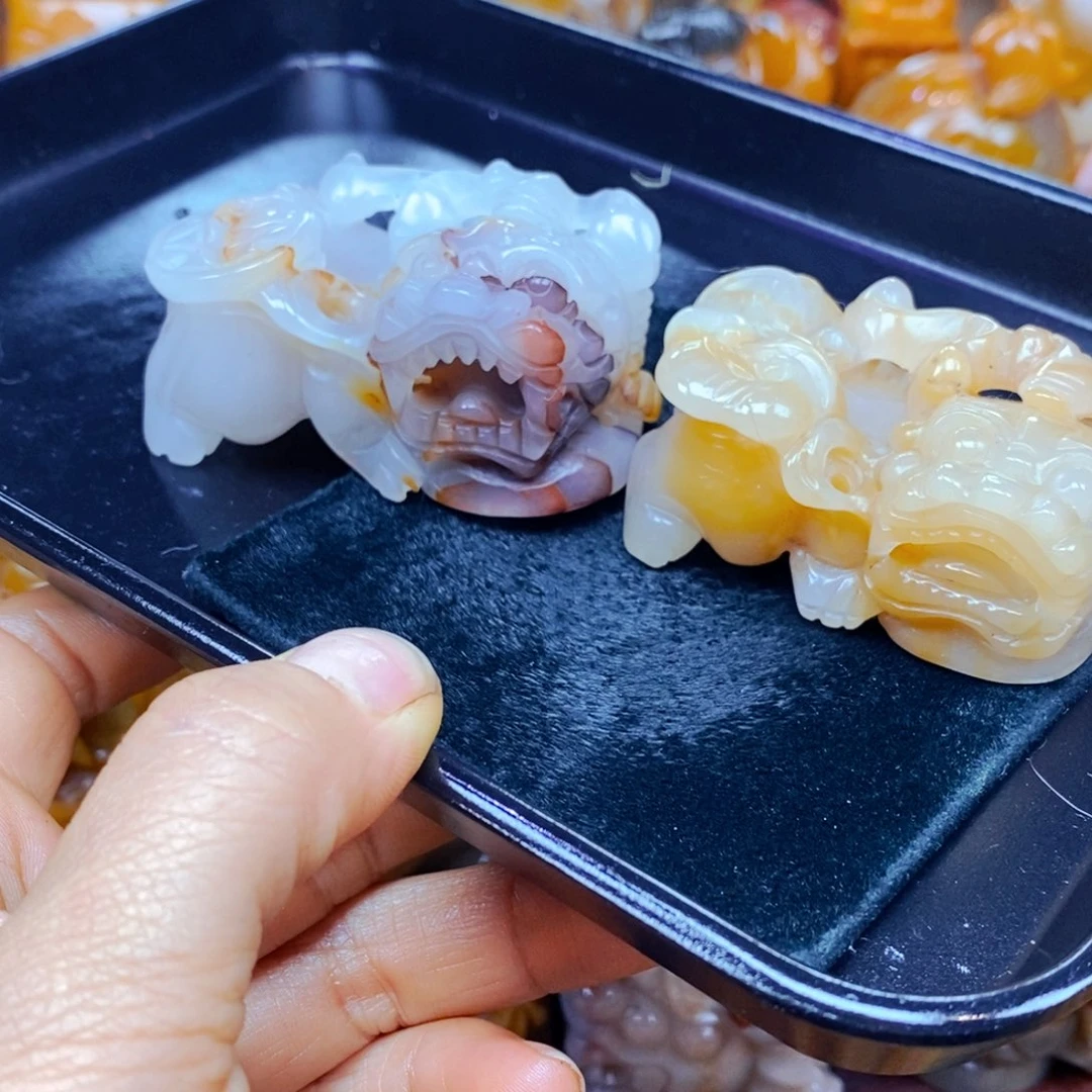 未镶嵌石英质玉（黄龙玉）颈饰