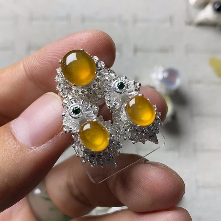 定制翡翠未镶嵌玻璃种黄翡9.4mm