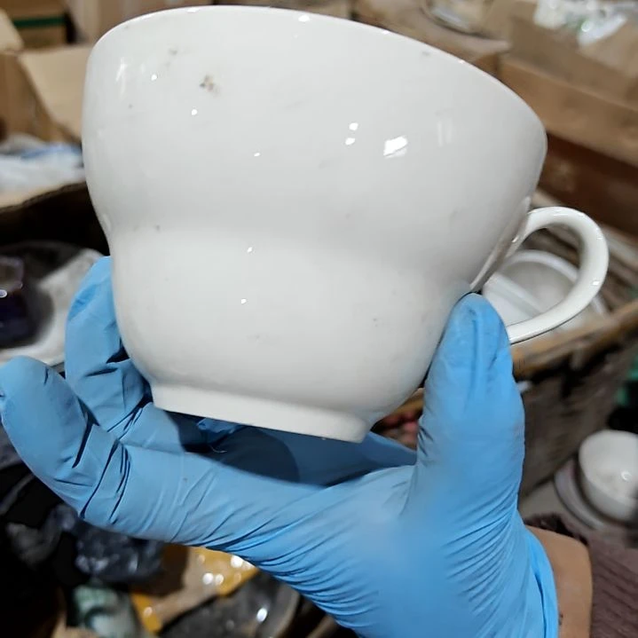 在***方摆件盘子碗茶壶啥都有