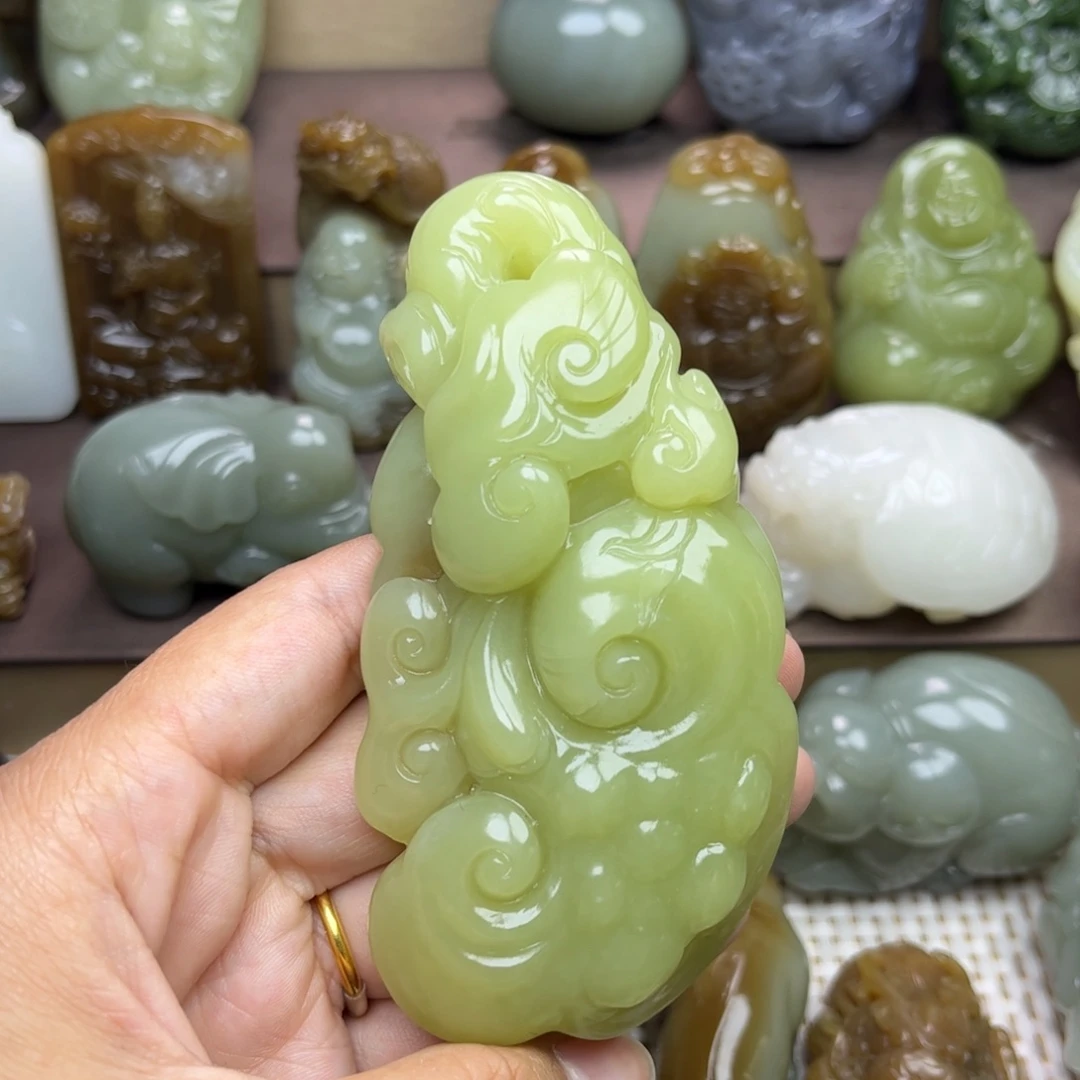 和田玉未镶嵌把件