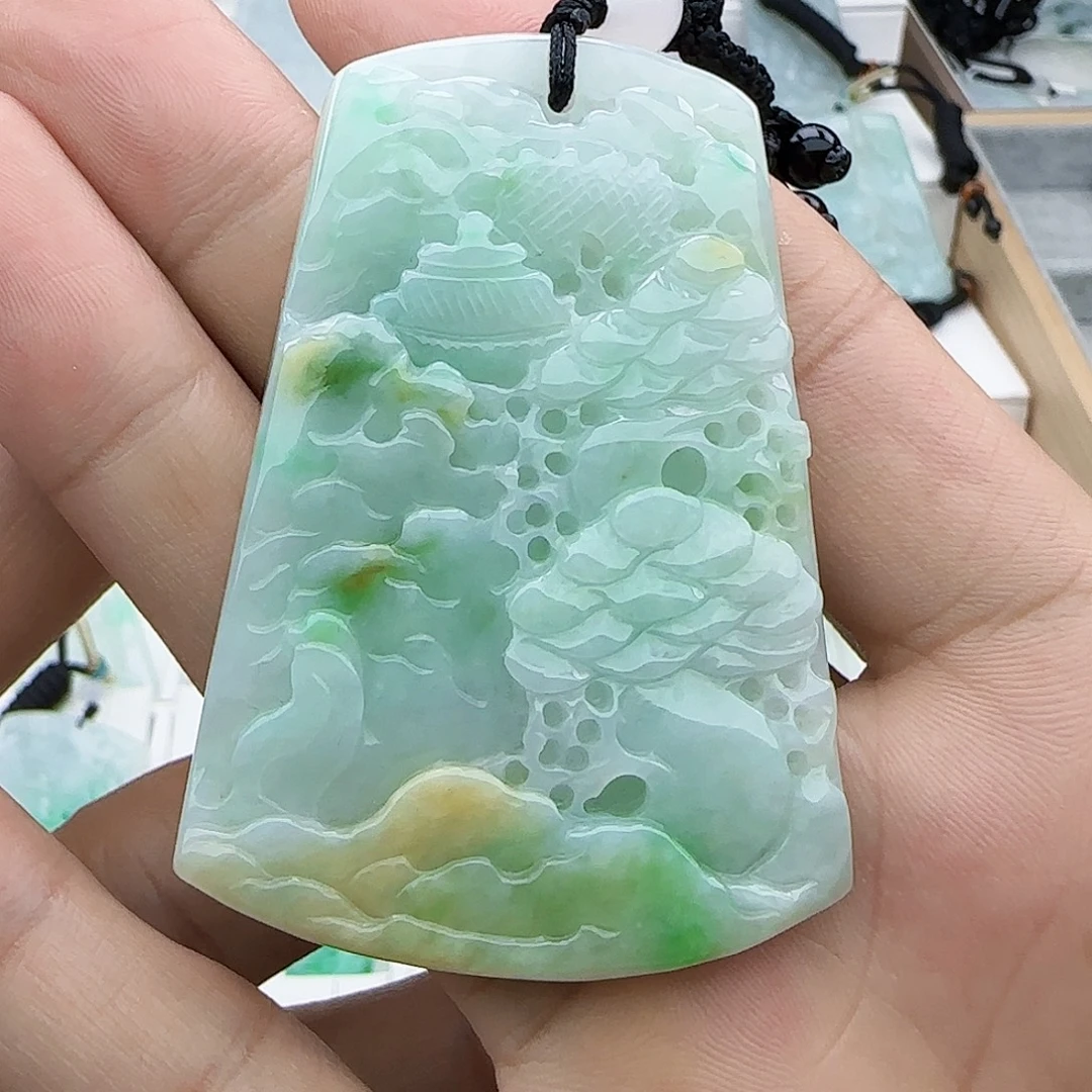 张***华翡翠未镶嵌颈饰翡翠