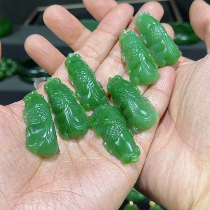 和田玉（碧玉）颈饰未镶嵌多样发发一件