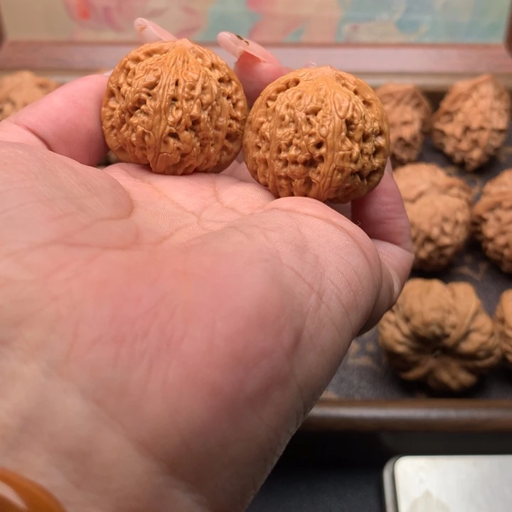 把件文玩核桃红宝石