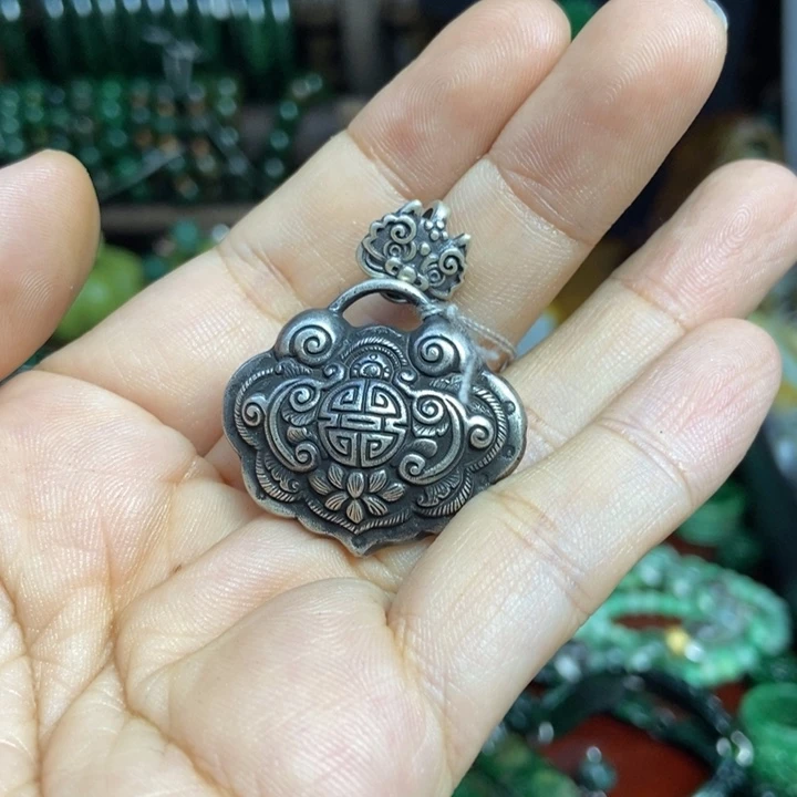 杏*老银小锁牌吊坠一套