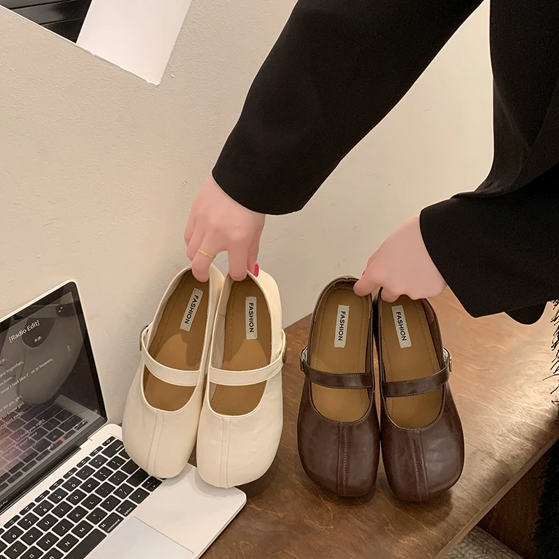 法式软底百搭气质单鞋女鞋子2025年新款复古浅口晚晚风平底皮鞋女