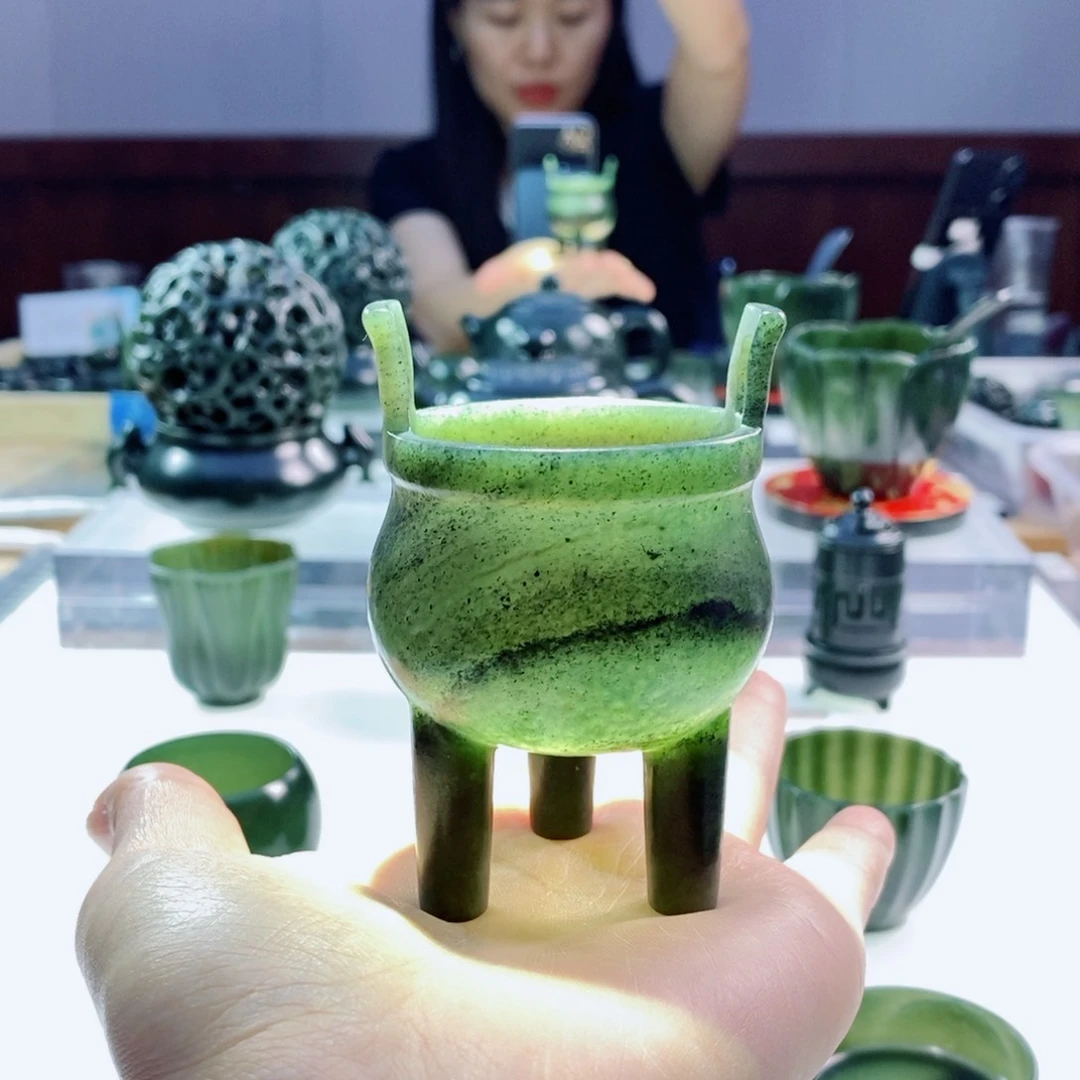 未镶嵌和田玉（青玉）摆件