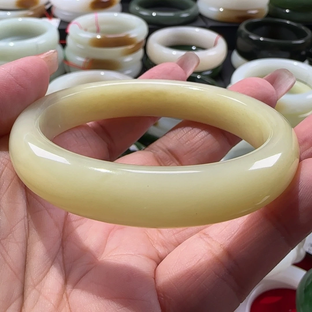 和田玉手镯未镶嵌呀**拔