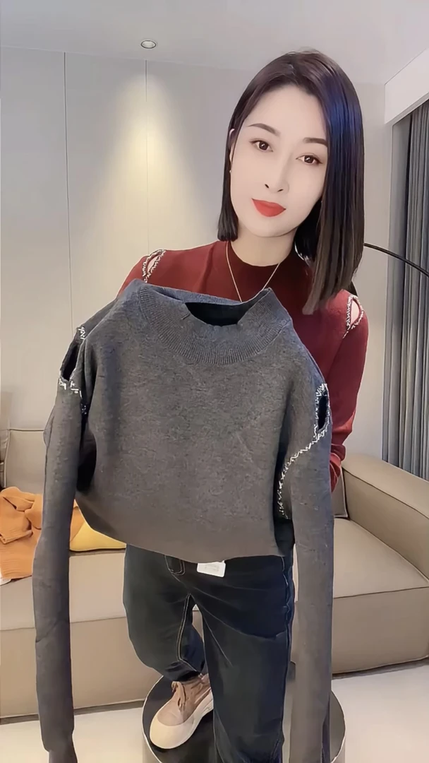 镂空串珠半高领长袖针织衫秋季新款显瘦别致内搭打底衫上衣