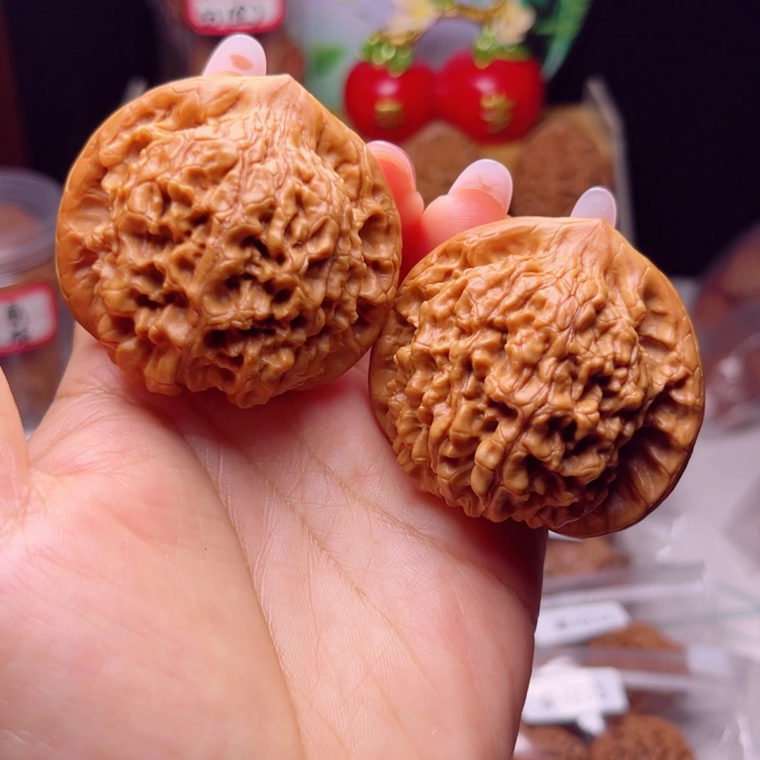 文玩核桃吊坠老树桃心官帽