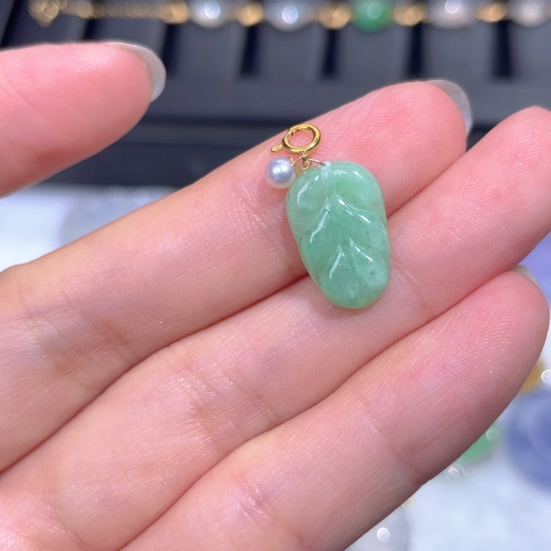 颈饰18K金镶嵌翡翠翡翠