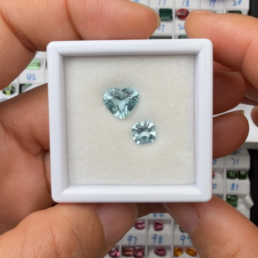 ****海蓝宝石裸石天然2颗