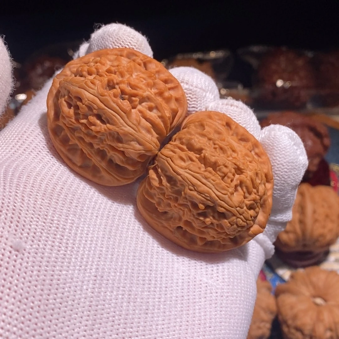 C****文玩核桃吊坠三角白