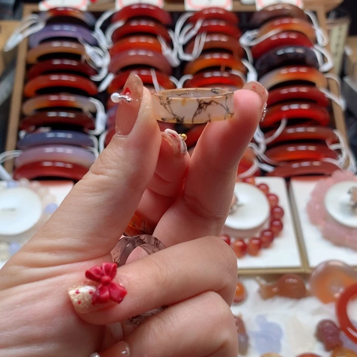 玛瑙/玉髓手串未镶嵌福*r