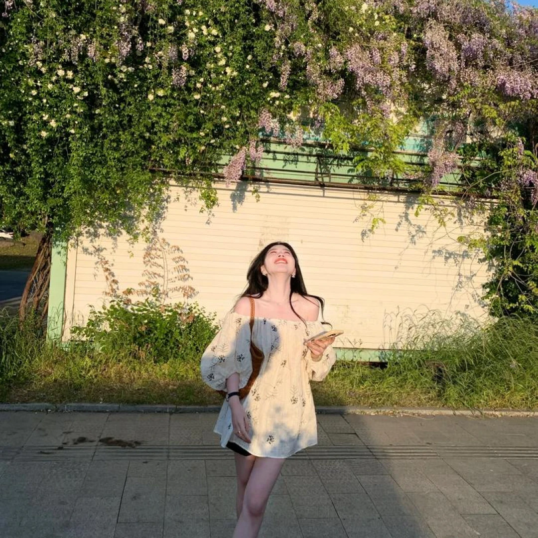 2025夏季搭配一整套高级感一字领泡泡袖上衣高腰短裤气质两件套女