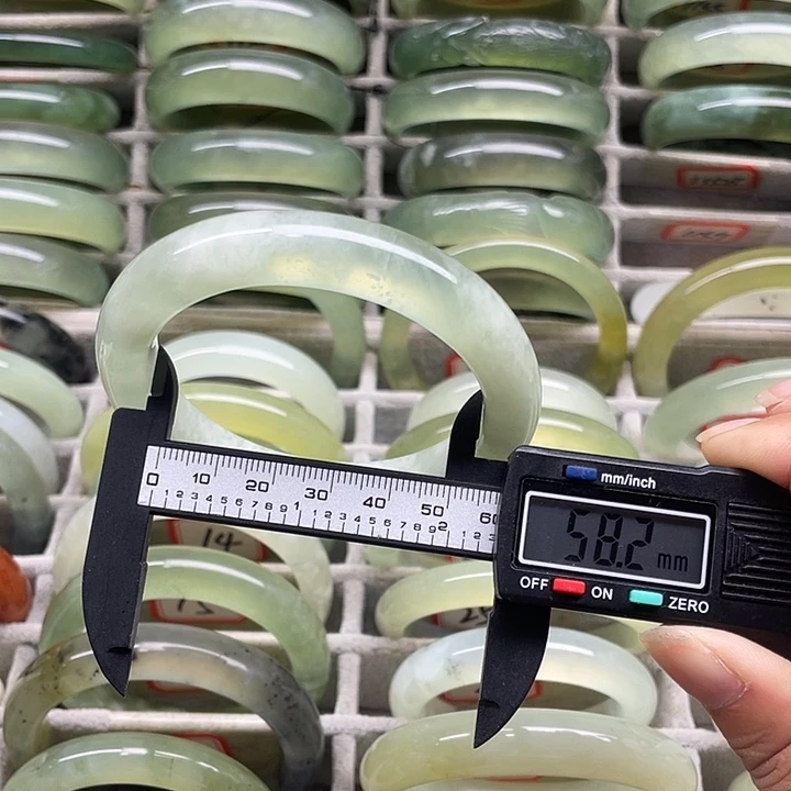 未镶嵌蛇纹石玉手镯29