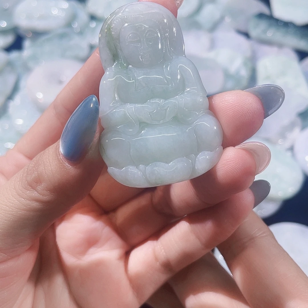 翡翠未镶嵌颈饰观音