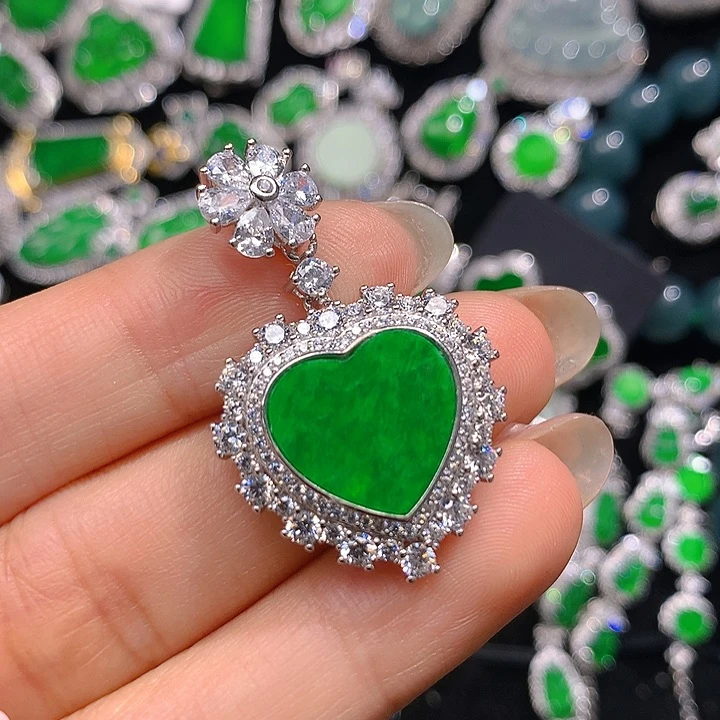 翡翠颈饰未镶嵌翡翠